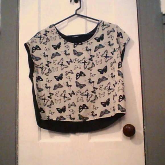 Flirty Butterfly Top - Picture 4 of 4