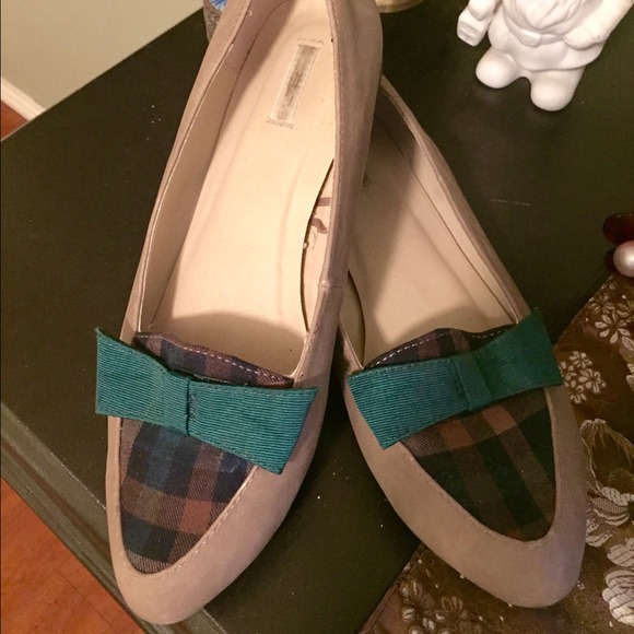 Taupe & green plaid semi pointy flats - Picture 2 of 2