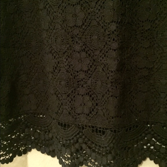 Black laced crop top - Picture 2 of 2