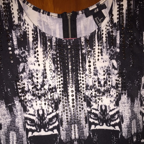 SOLD Black&White Great Tribal Print Studded Mini - Picture 2 of 4
