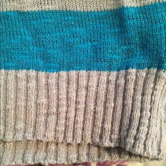 🌀l.e.i. TURQUOISE & GREY SHORT SLEEVE SWEATER🌀 - Picture 4 of 4
