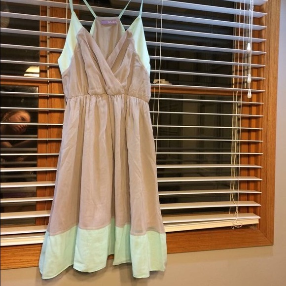 🚫BUNDLED! Fun/Flirty Dress - Gorgeous! - Picture 3 of 4