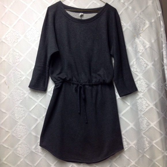 Dress$3.00. Holding fit Aidia90