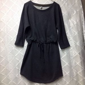 Dress$3.00. Holding fit Aidia90