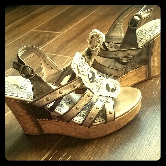 BKE wedges size 7 - Firm on price☆☆☆