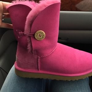 Like new uggs size 9