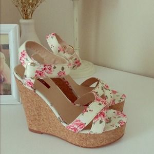 Floral wedges! Brand new