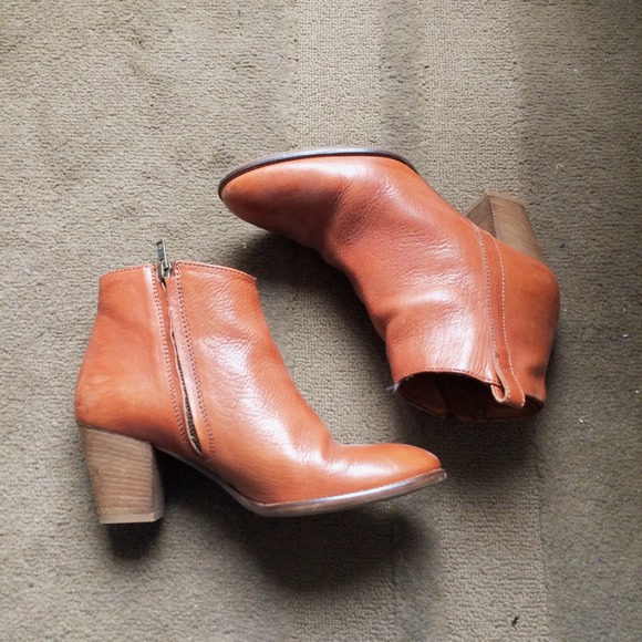 Madewell Billie Ankle Boots in Pecan