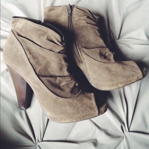 Bamboo open toe brown/tan booties size 8