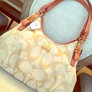 Coach Signature Madison Maggie Bag