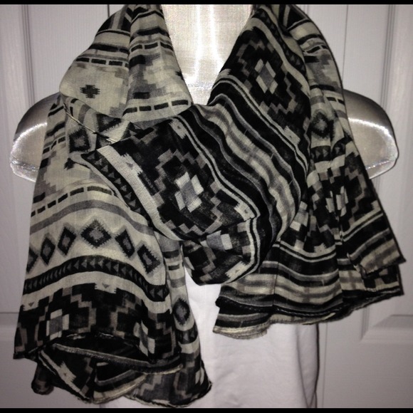 Reduced Tribal print scarf in in grays and black