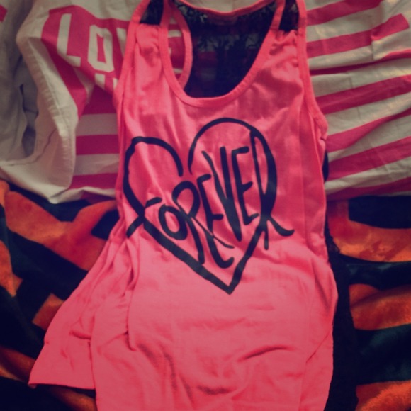 Miss popular 💕 lace back tank top