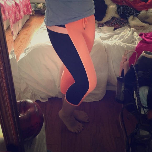 SOLD IN BUNDLE ❌Lululemon Crop Leggings 4