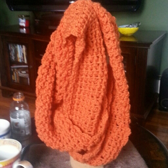 Hand crocheted infinity scarves - Picture 2 of 3