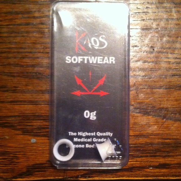 Size 0 white tunnels - Picture 1 of 1