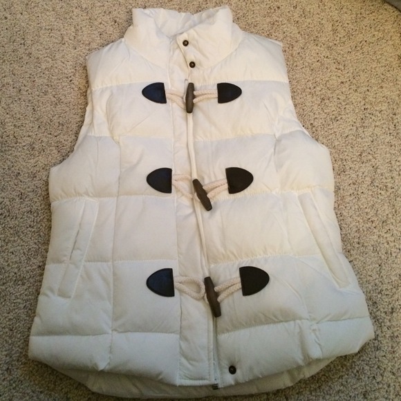 Brand new white toggle Arizona Jean co. Vest