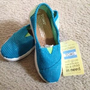 Toms Shoes