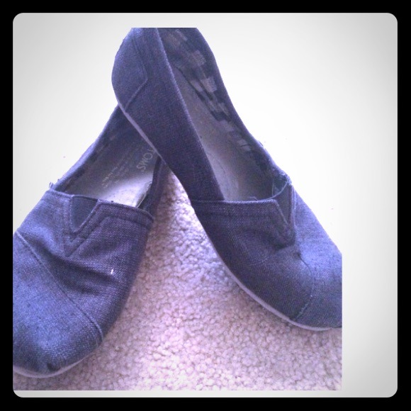 Navy toms