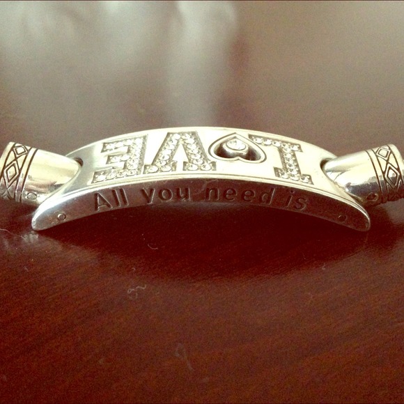 All you need is love, Brighten charm bracelet.