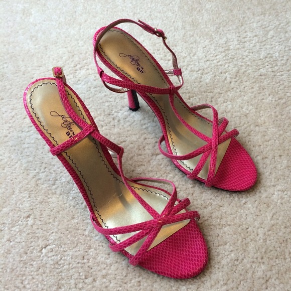 fuchsia color strappy sandals - size 10, 4.5" heel - Picture 1 of 4