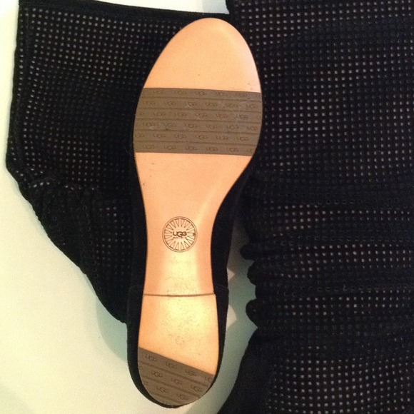 Sold in bundle! 100% authentic UGG boots. - Picture 3 of 4