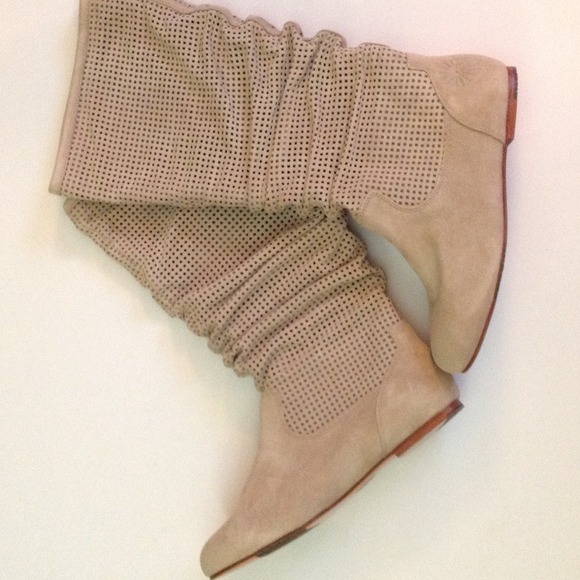 2 pairs of UGG boots. Never worn, boxed!