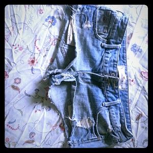 Hollister vintage distressed daisy dukes shorts.