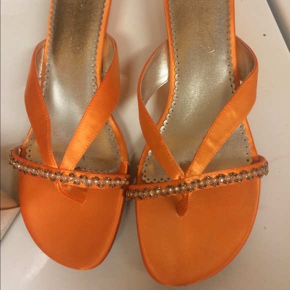 Purchased for a wedding, never worn - Picture 1 of 2