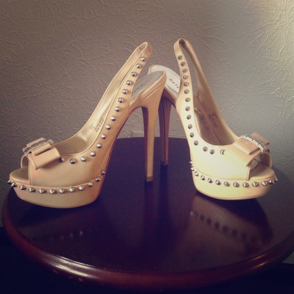 Nude heels w spikes