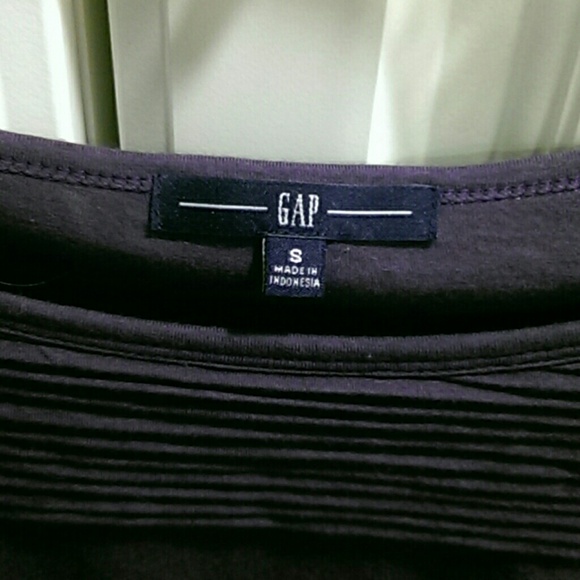 🚫HOLD🚫 🎉 HP🎉 GAP eggplant color 3/4 sleeve top - Picture 2 of 3