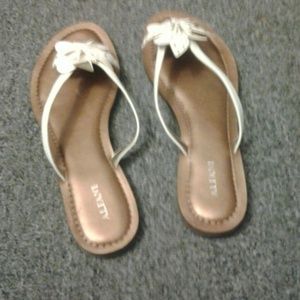 Flip flops dress up kinda