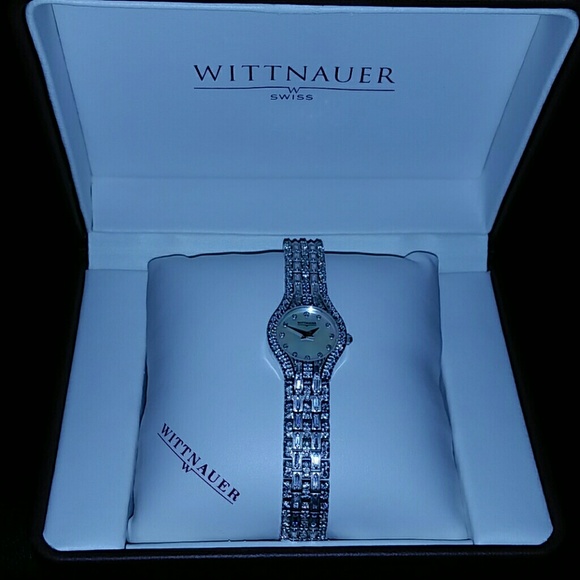 RESERVED  for O2bamy25***Wittnauer crystal watch