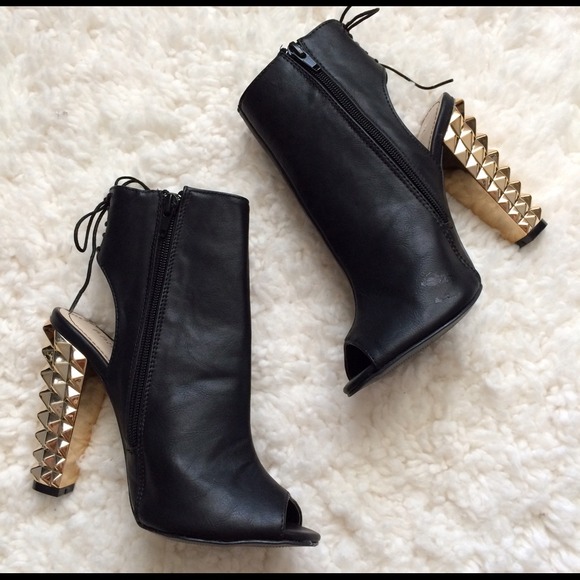 Metallic heel bootie