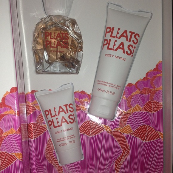 Pleats please perfume set