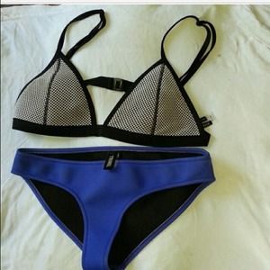 LOOKING FOR! Penny wanderlust top