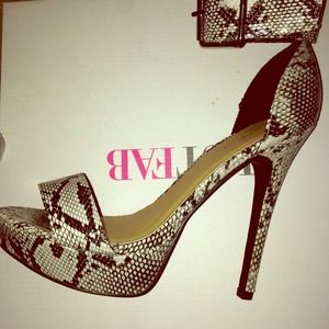 Size 8 1/2 justfab heel