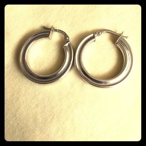 14k Italy white gold earring