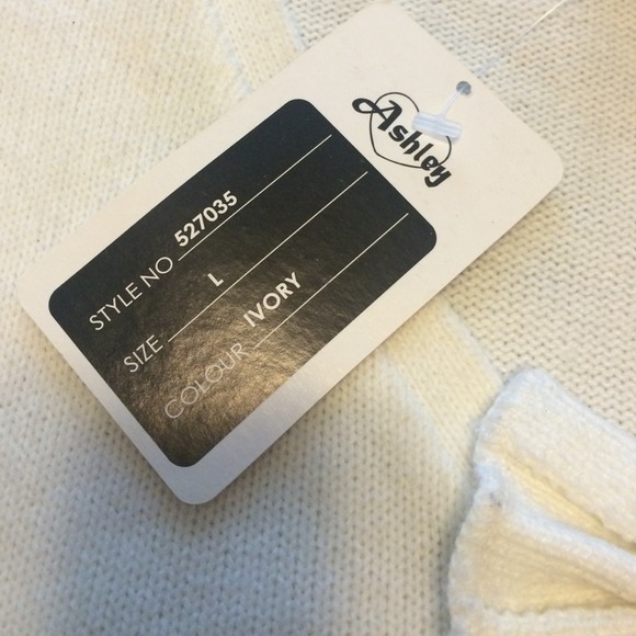 Very cute ivory sweater/dress - Picture 3 of 4