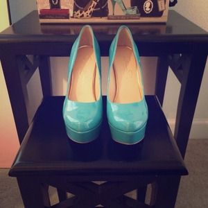 Jessica Simpson pumps