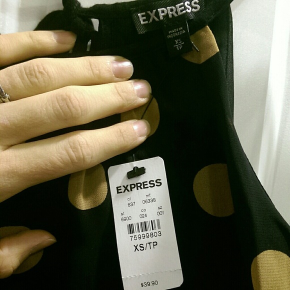 🚫Keeping for now🚫 🎉HPx3!🎉 NWT polka dot halter - Picture 2 of 3