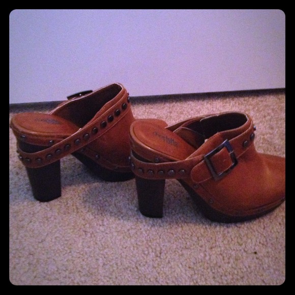 Brown leather clog