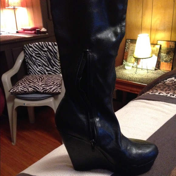 Wedge boots