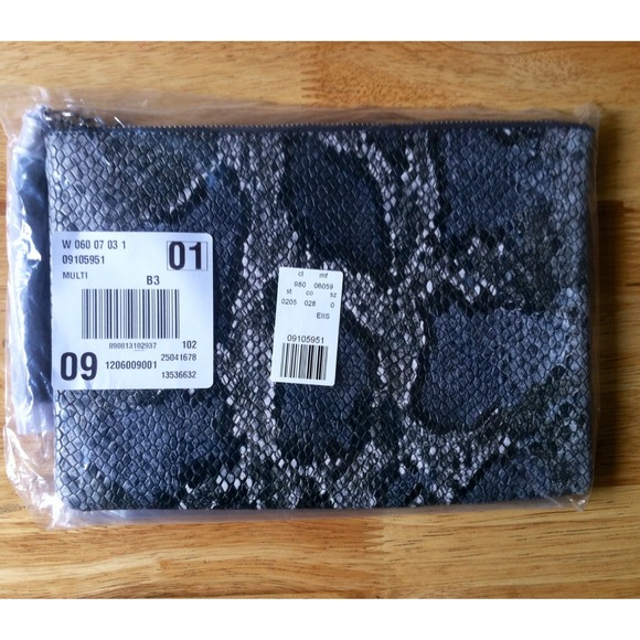 👜Express Large Snakeskin Tasseled Clutch - Picture 2 of 2