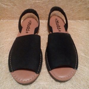 Mudd black sandals