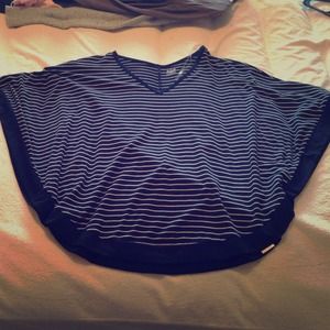 Short sleeve butterfly fitting top