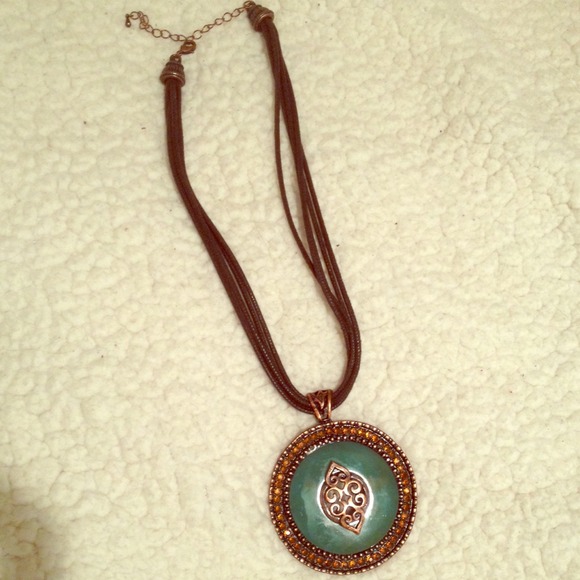 Brown & green pendant necklace
