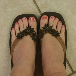 Brown sandals size 8
