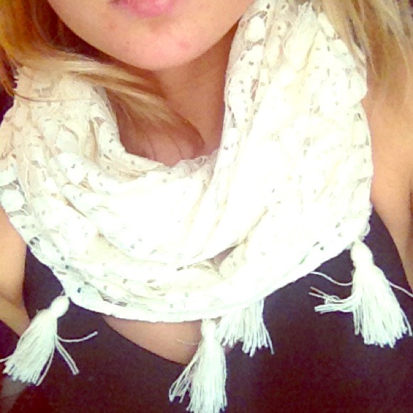 creme scarf!