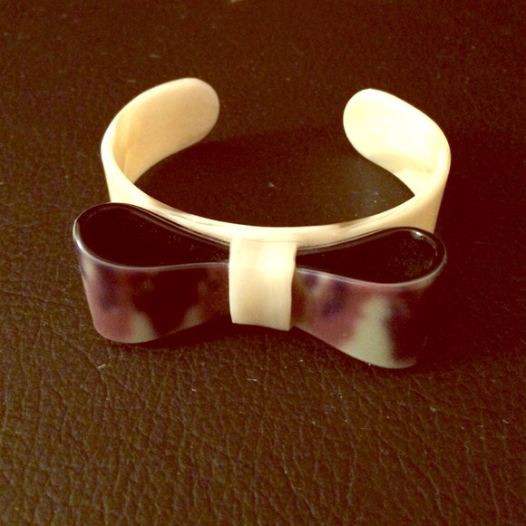 Bow Bracelet