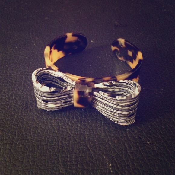 Bow Bracelet